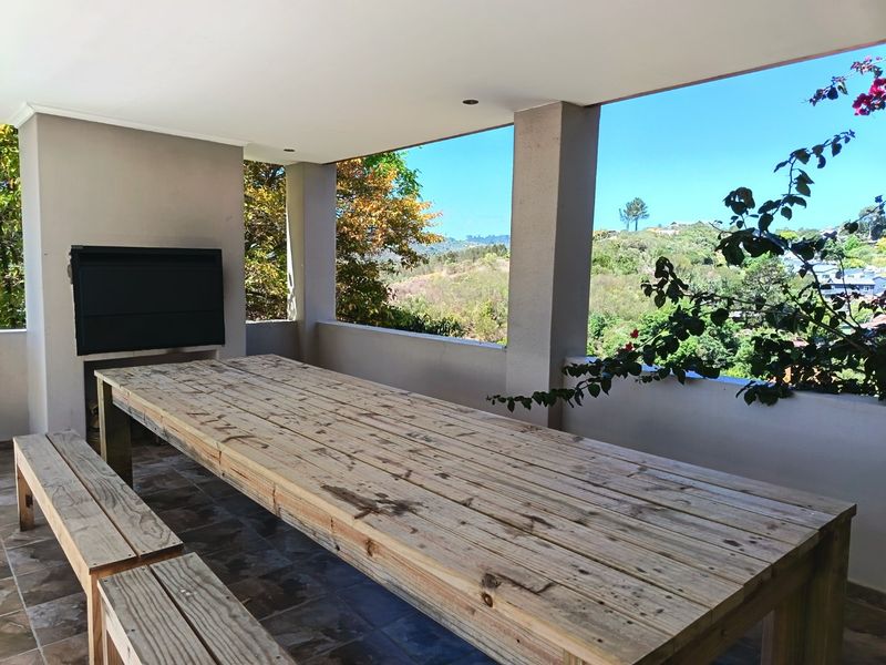 Top of the Hill 5 Bedroom Family Home - Photo 2