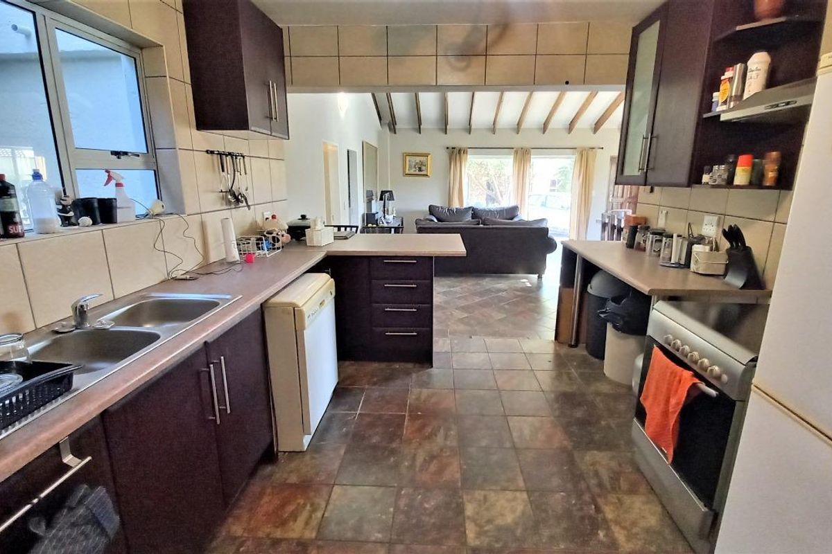 Holiday Living – Bring the Family and Enjoy! - Photo 2