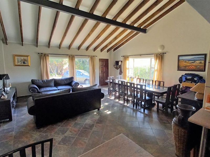 Holiday Living – Bring the Family and Enjoy! - Photo 8