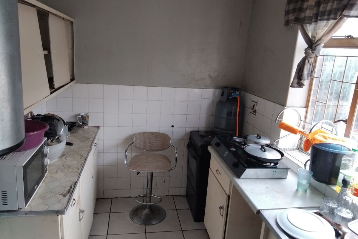 Specious 2.5-Bedroom Apartment With Lock-Up Garage – SunnySide East - Photo 2