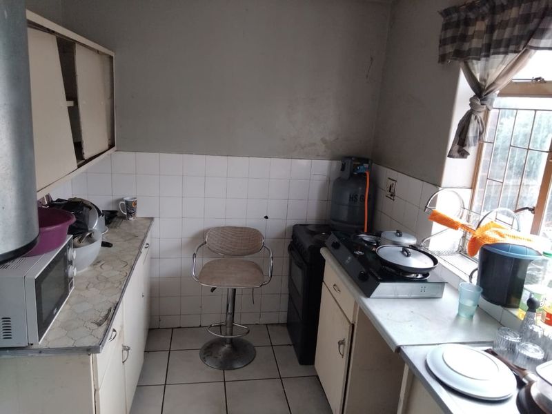 Specious 2.5-Bedroom Apartment With Lock-Up Garage – SunnySide East - Photo 2