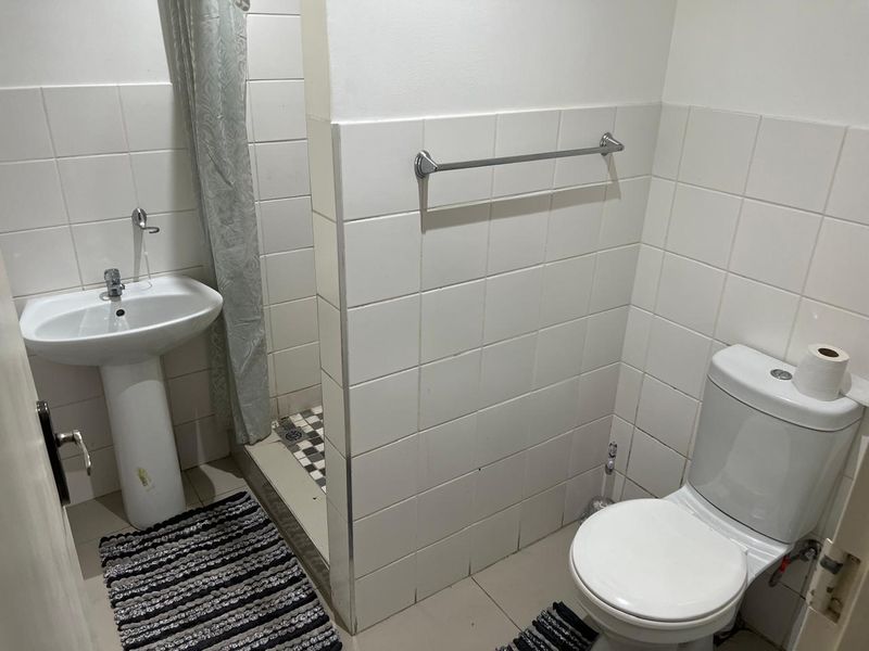 7 Bedroom Multi-Unit Property For Sale in Malibu Village  - Photo 10