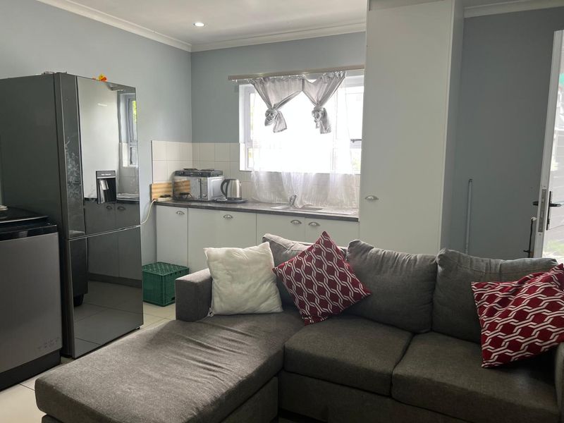 7 Bedroom Multi-Unit Property For Sale in Malibu Village  - Photo 9