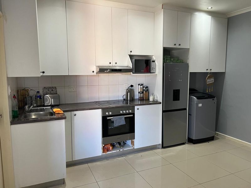 7 Bedroom Multi-Unit Property For Sale in Malibu Village  - Photo 7