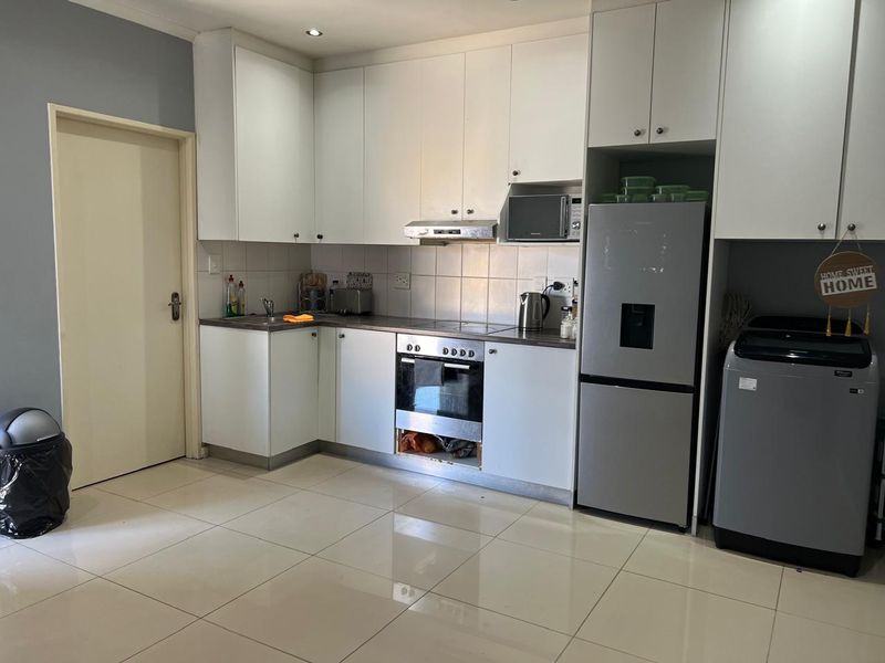 7 Bedroom Multi-Unit Property For Sale in Malibu Village  - Photo 6