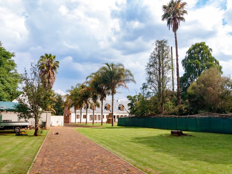 A One-of-a-Kind Fairlead Masterpiece – A Fully Restored Historic Farmhouse on 1.2 Ha of Lifestyle Living - Sole Mandate - Photo 2