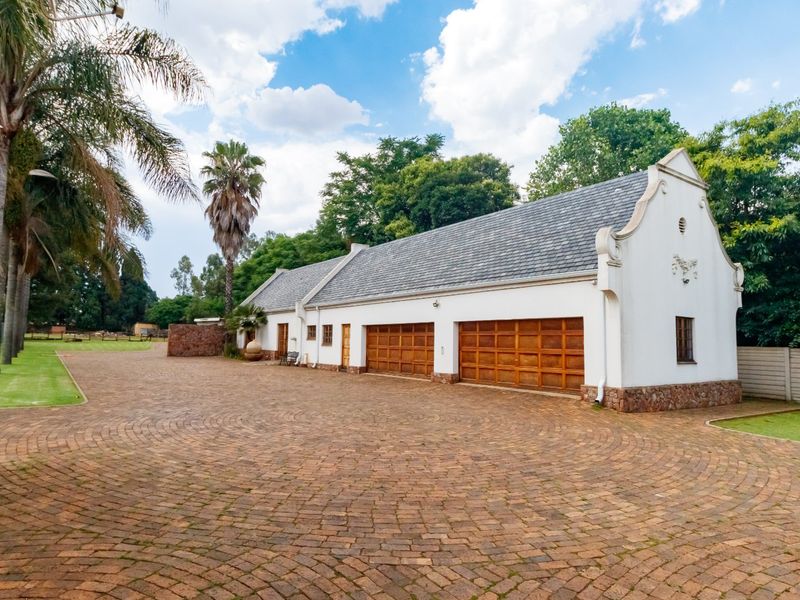 A One-of-a-Kind Fairlead Masterpiece – A Fully Restored Historic Farmhouse on 1.2 Ha of Lifestyle Living - Sole Mandate - Photo 3