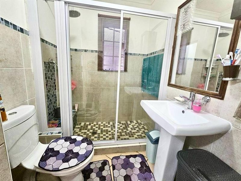 Spacious 3 Bed Townhouse with Water Included in Prime Monavoni Location - Photo 8