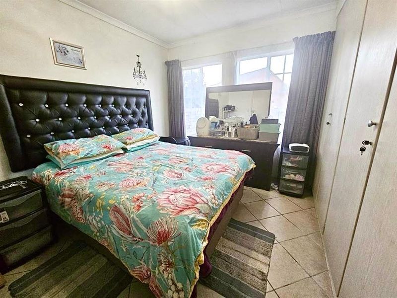 Spacious 3 Bed Townhouse with Water Included in Prime Monavoni Location - Photo 7