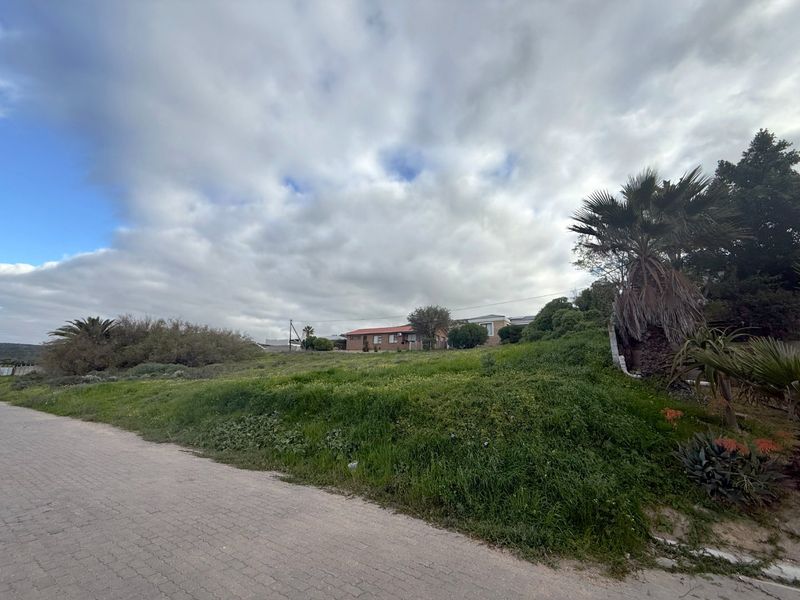 Coastal living awaits in St Helena Bay with this generous 731 m2 plot - Photo 3