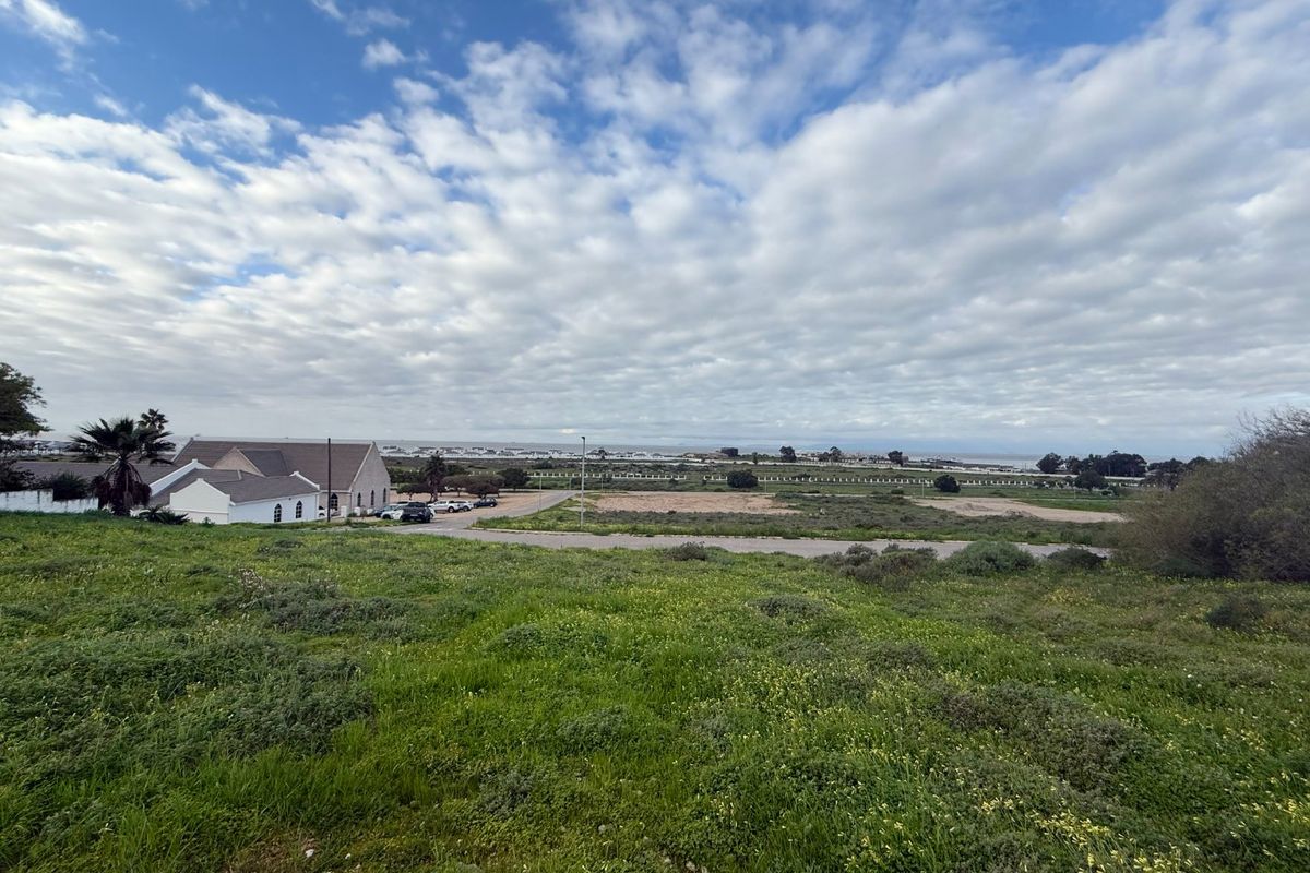 Coastal living awaits in St Helena Bay with this generous 731 m2 plot - Photo 2