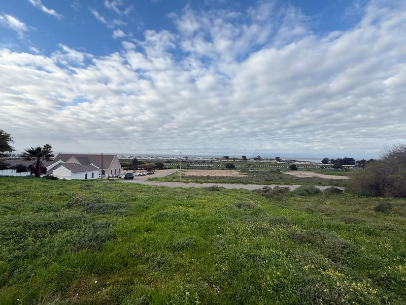 Coastal living awaits in St Helena Bay with this generous 731 m2 plot - Photo 2