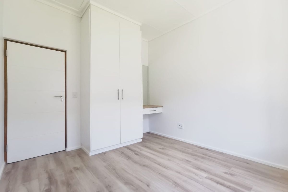 STYLISH, SUSTAINABLE LIVING IN MOOIKLOOF COUNTRY ESTATE - Photo 5