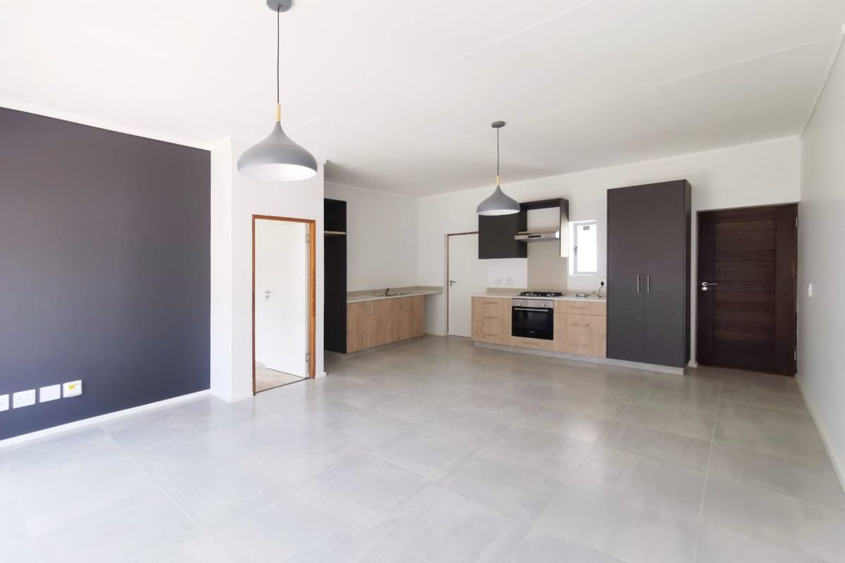 STYLISH, SUSTAINABLE LIVING IN MOOIKLOOF COUNTRY ESTATE - Photo 2