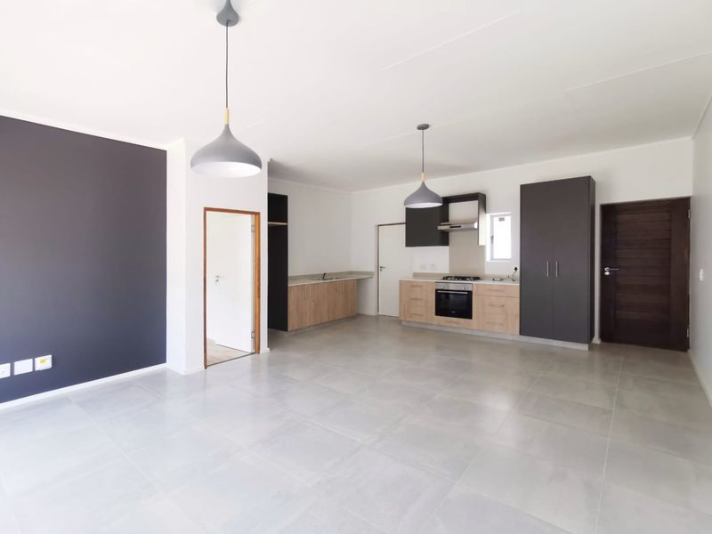 STYLISH, SUSTAINABLE LIVING IN MOOIKLOOF COUNTRY ESTATE - Photo 2