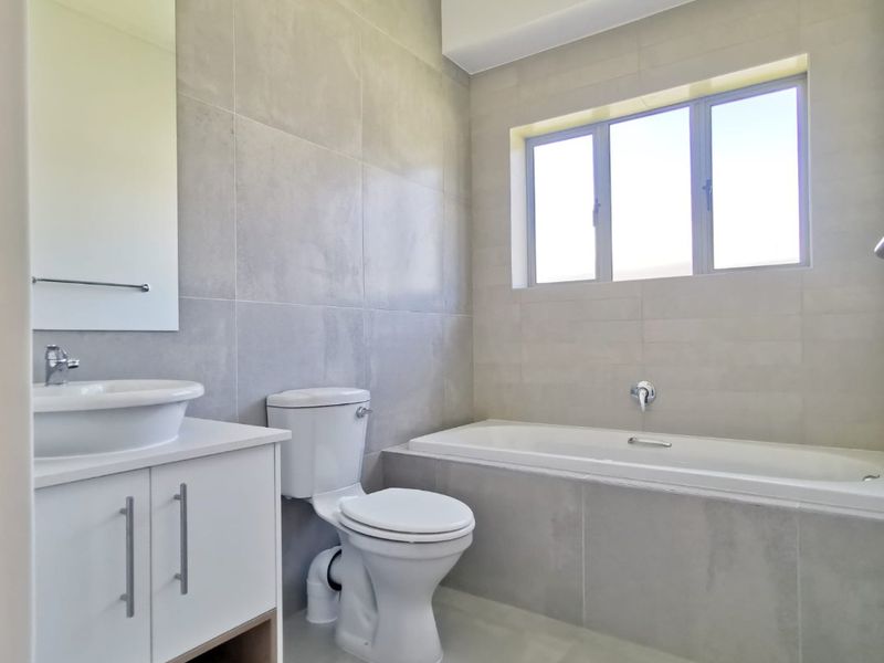 STYLISH, SUSTAINABLE LIVING IN MOOIKLOOF COUNTRY ESTATE - Photo 8