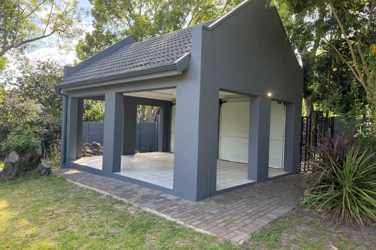 Spacious 5 Bedroom Family Home + Flatlets - Photo 5