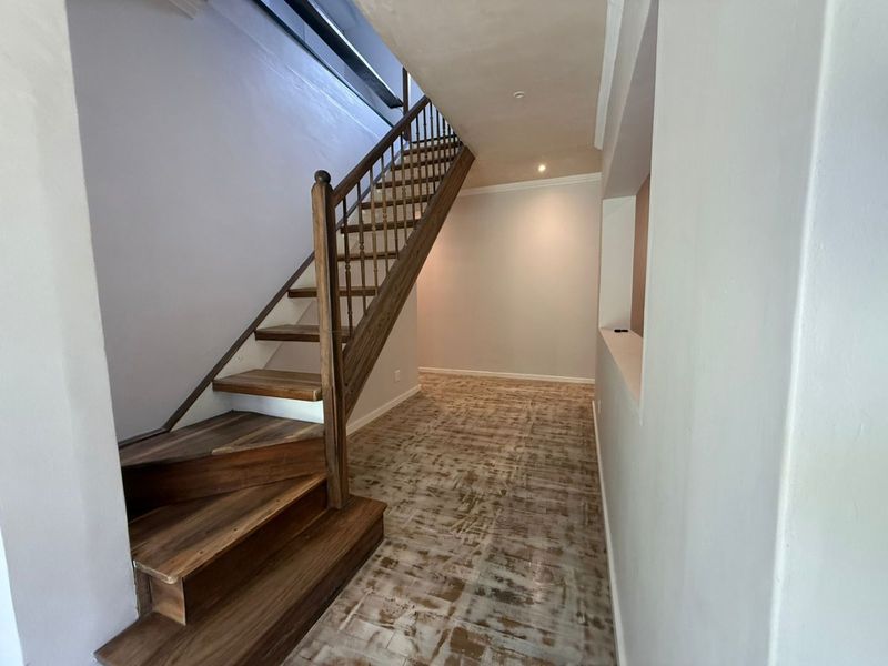 Spacious 5 Bedroom Family Home + Flatlets - Photo 10