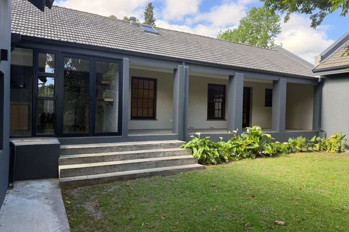 Spacious 5 Bedroom Family Home + Flatlets - Photo 4