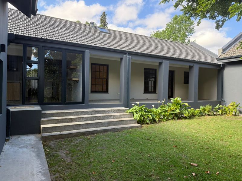 Spacious 5 Bedroom Family Home + Flatlets - Photo 4