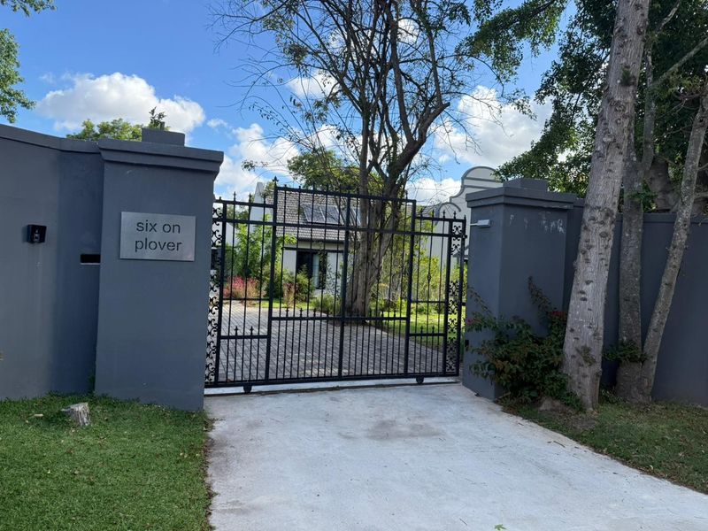 Spacious 5 Bedroom Family Home + Flatlets - Photo 9