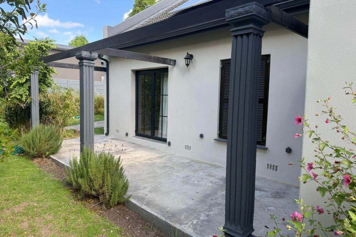 Spacious 5 Bedroom Family Home + Flatlets - Photo 3