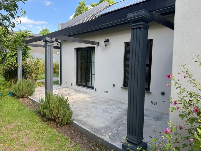 Spacious 5 Bedroom Family Home + Flatlets - Photo 3