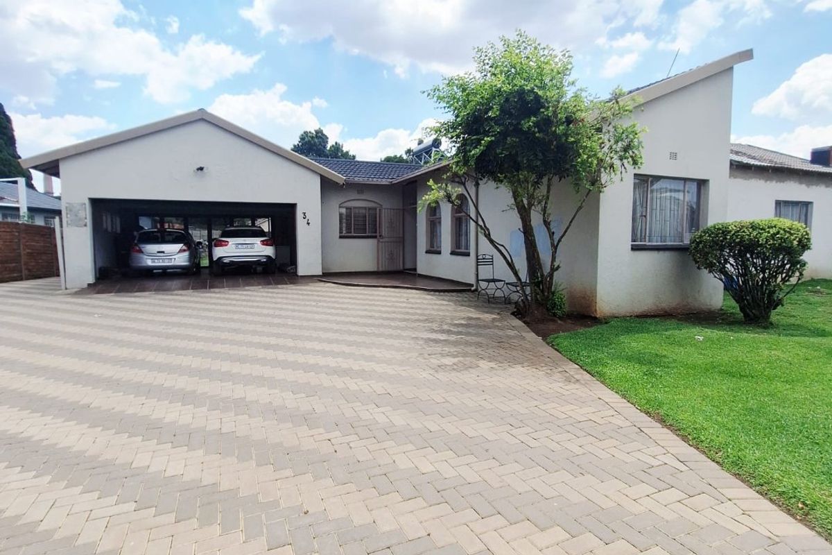 Stunning Modern Family Home Opportunity - Photo 5