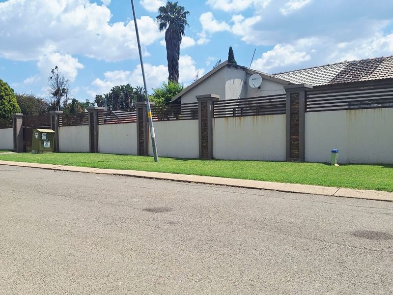 Stunning Modern Family Home Opportunity - Photo 4