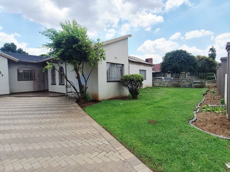 Stunning Modern Family Home Opportunity - Photo 3