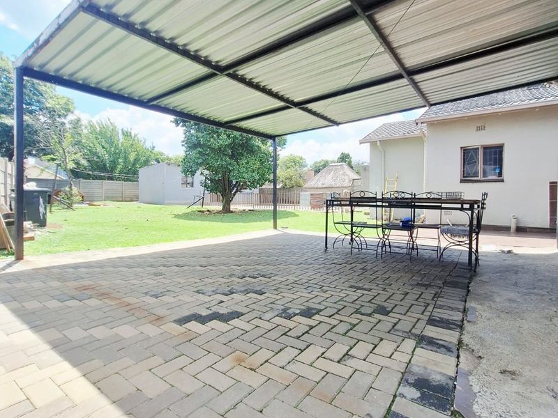 Stunning Modern Family Home Opportunity - Photo 9