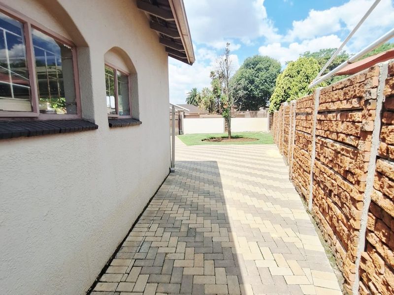 Stunning Modern Family Home Opportunity - Photo 8