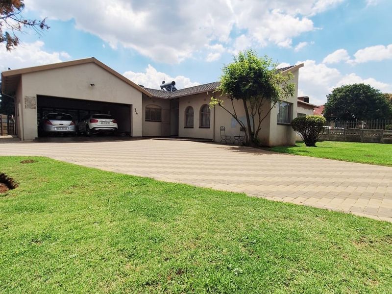 Stunning Modern Family Home Opportunity - Photo 7