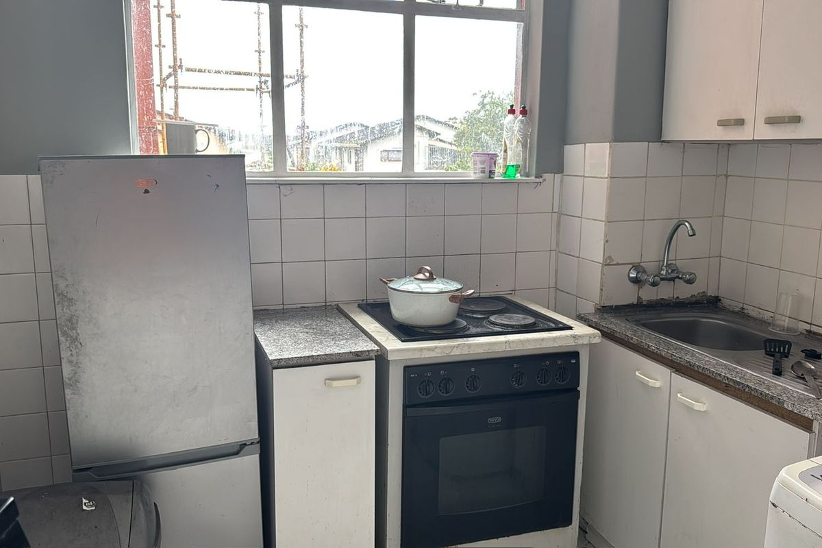 2.5 Bedrooms, 1 Bathroom Apartment For Sale In Bulwer, Durban - Photo 3