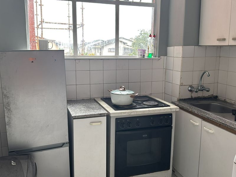 2.5 Bedrooms, 1 Bathroom Apartment For Sale In Bulwer, Durban - Photo 3