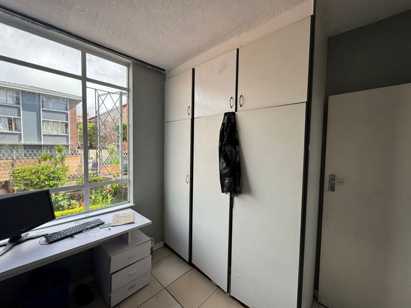 2.5 Bedrooms, 1 Bathroom Apartment For Sale In Bulwer, Durban - Photo 8