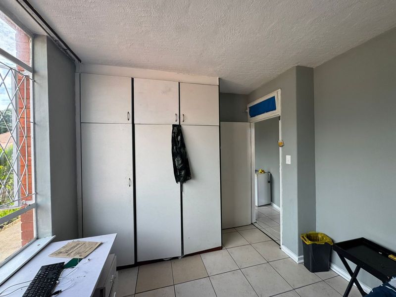 2.5 Bedrooms, 1 Bathroom Apartment For Sale In Bulwer, Durban - Photo 7