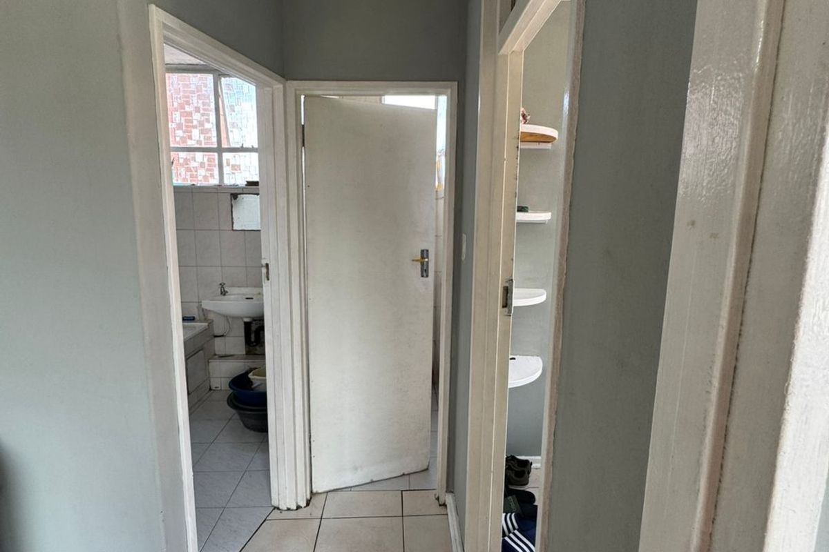 2.5 Bedrooms, 1 Bathroom Apartment For Sale In Bulwer, Durban - Photo 4