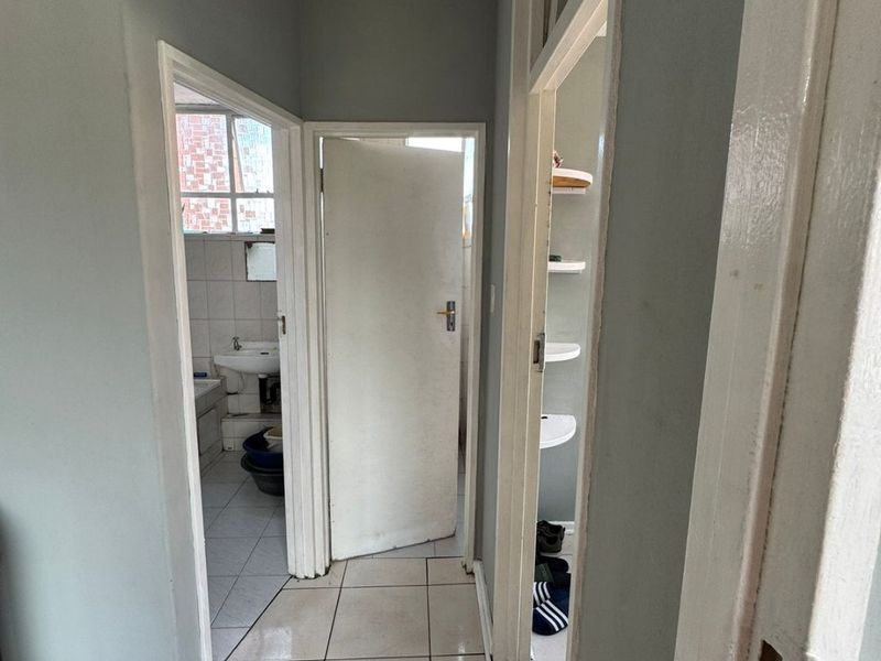 2.5 Bedrooms, 1 Bathroom Apartment For Sale In Bulwer, Durban - Photo 4