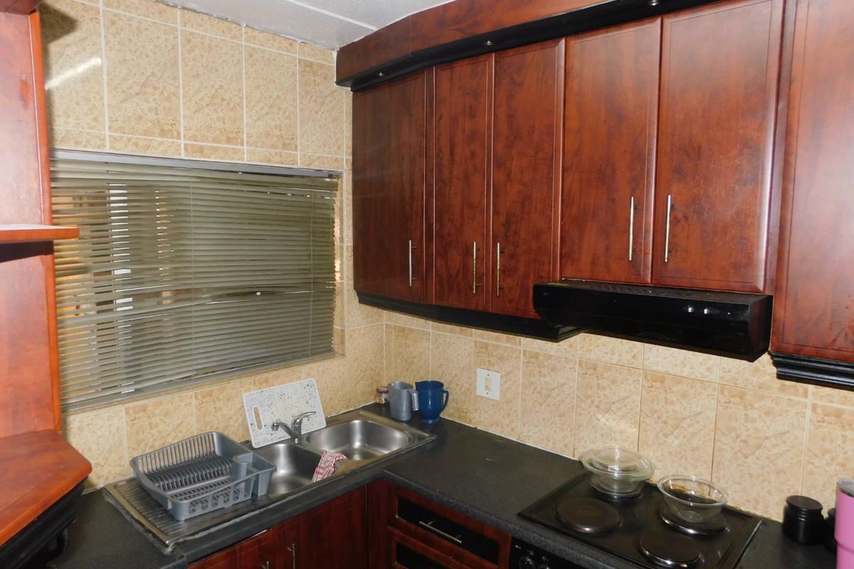 Two-bed apartment/flat in Buccleuch,Sandton -secure now!! - Photo 3
