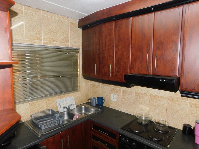 Two-bed apartment/flat in Buccleuch,Sandton -secure now!! - Photo 3