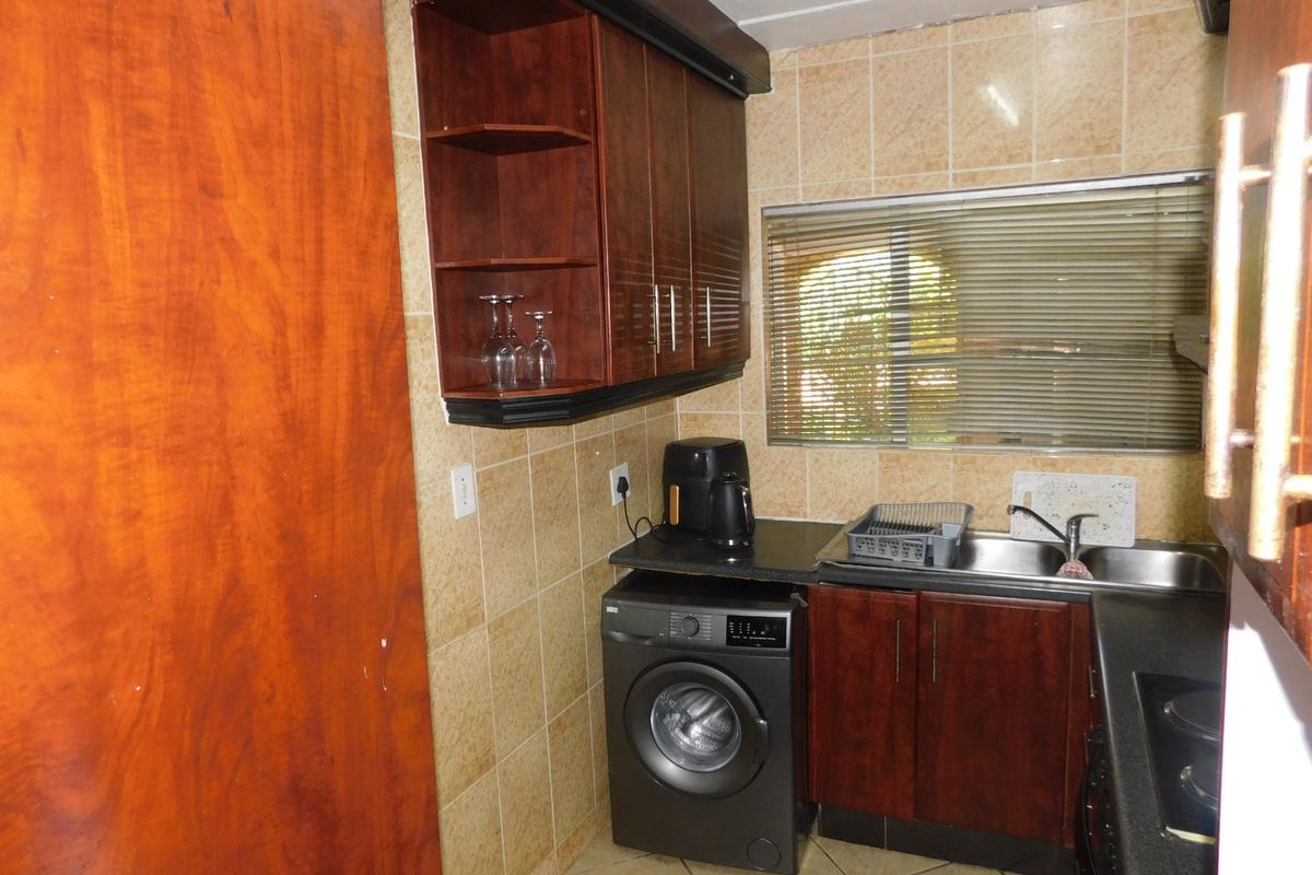 Two-bed apartment/flat in Buccleuch,Sandton -secure now!! - Photo 2