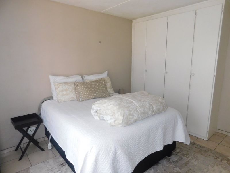 Two-bed apartment/flat in Buccleuch,Sandton -secure now!! - Photo 8