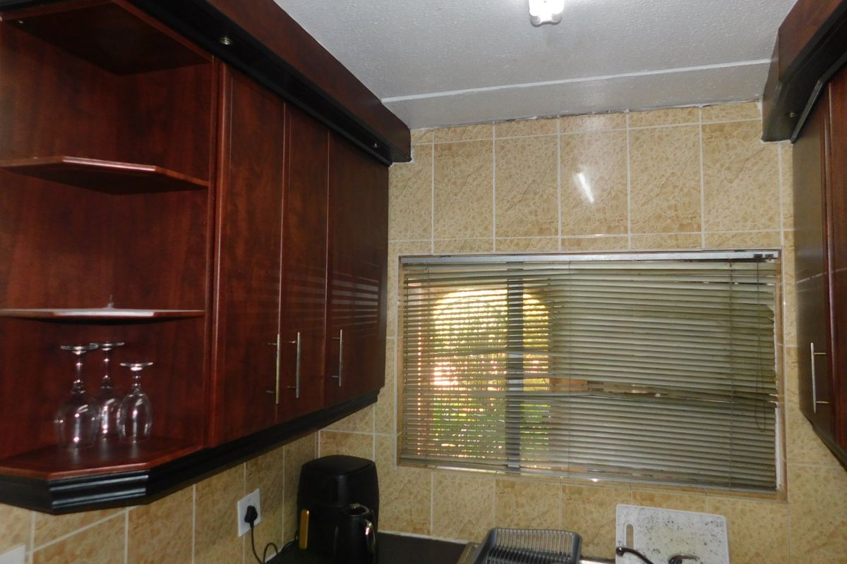 Two-bed apartment/flat in Buccleuch,Sandton -secure now!! - Photo 4