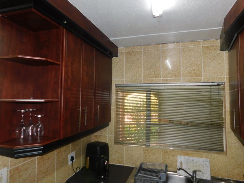 Two-bed apartment/flat in Buccleuch,Sandton -secure now!! - Photo 4