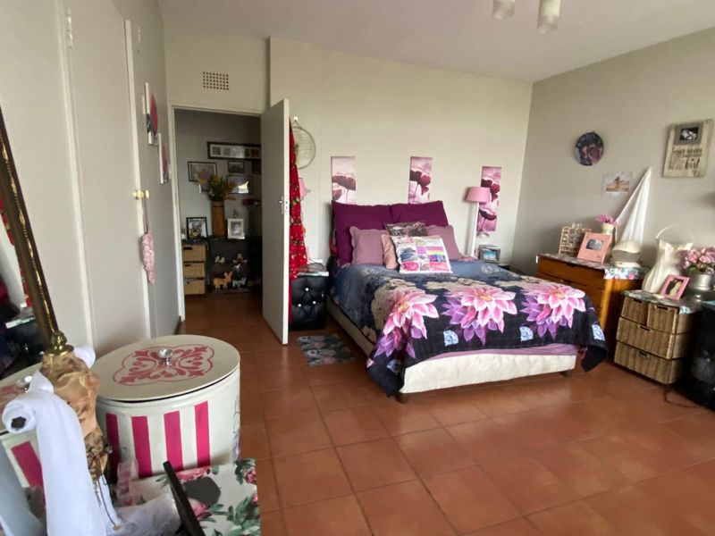 Modern Upstairs 3-Bedroom Apartment with Balcony for Sale - Photo 8