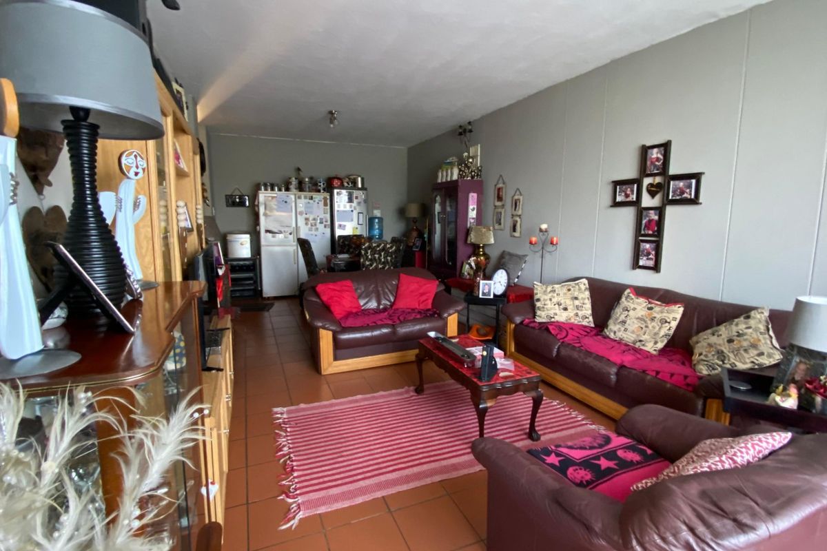 Modern Upstairs 3-Bedroom Apartment with Balcony for Sale - Photo 5