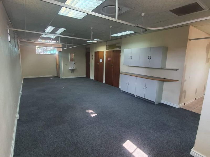 Doctor's room or offices - Photo 9