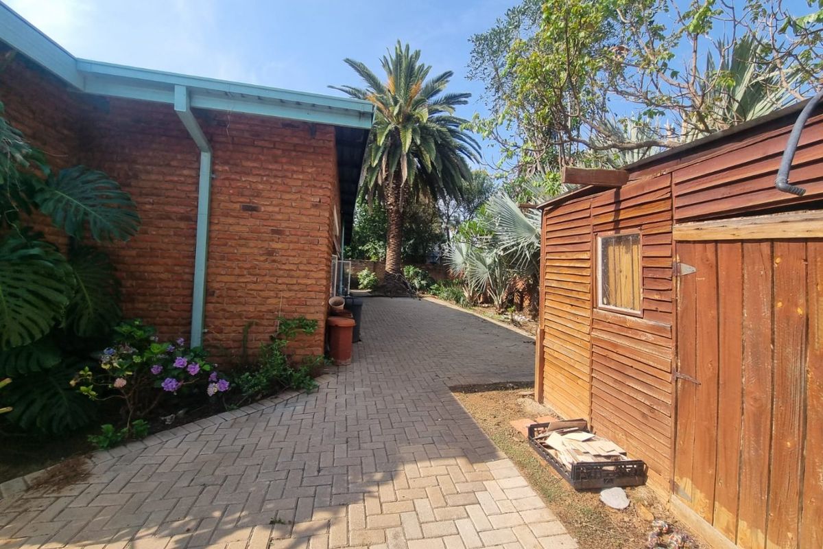 FOUR BEDROOM FREESTANDING HOUSE IN FAUNA PARK POLOKWANE! - Photo 5