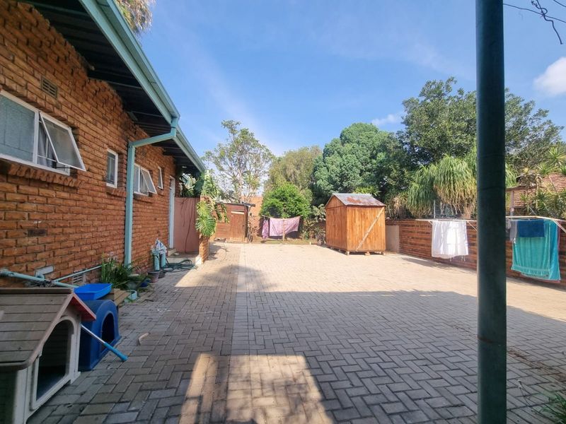 FOUR BEDROOM FREESTANDING HOUSE IN FAUNA PARK POLOKWANE! - Photo 8